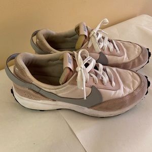 Nike Womens MD Runner Pink Satin Low Top Sneakers Waffle Trainer Shoes sz 9